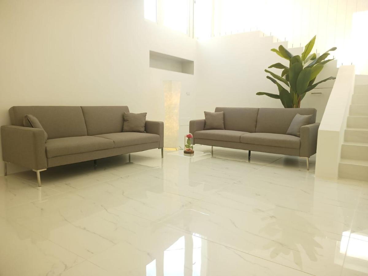 Elegant Basement Suite Орозеи Экстерьер фото
