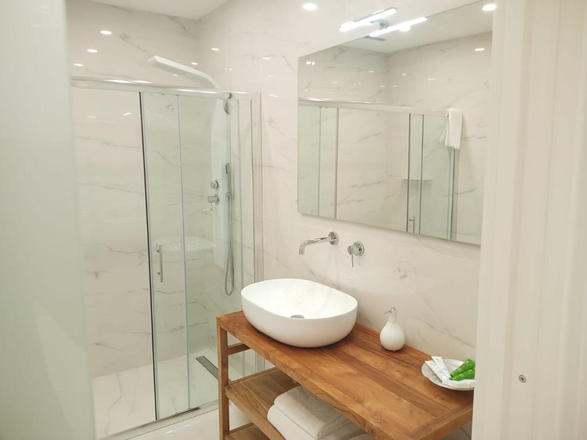 Elegant Basement Suite Орозеи Экстерьер фото