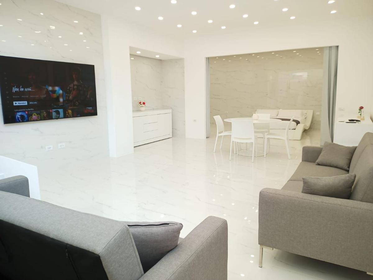 Elegant Basement Suite Орозеи Экстерьер фото