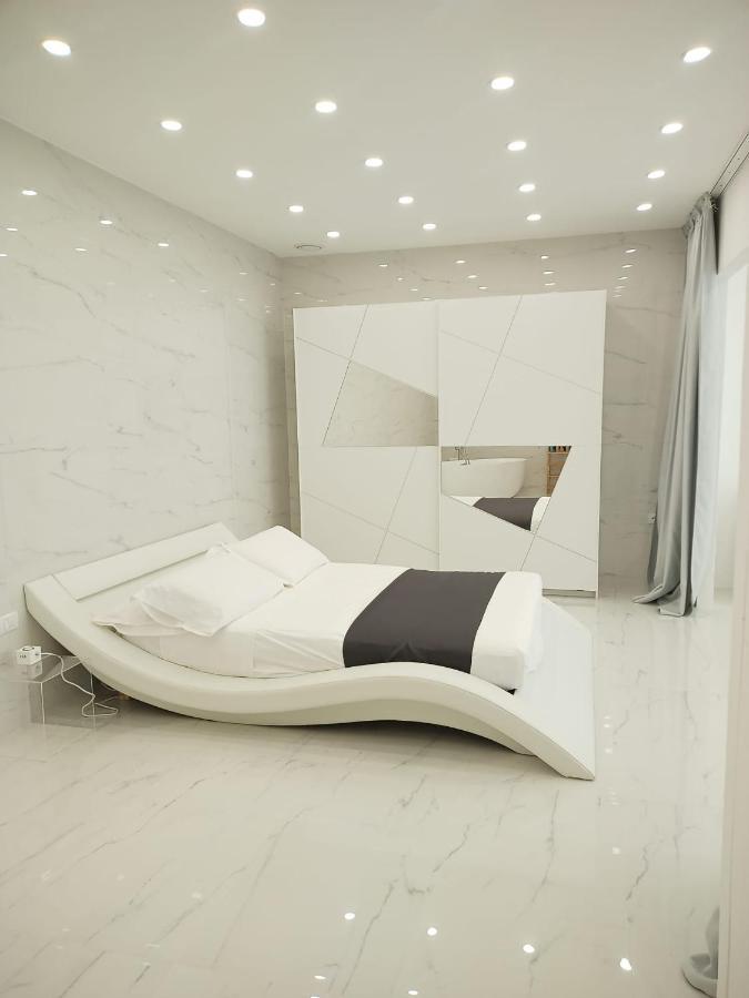 Elegant Basement Suite Орозеи Экстерьер фото