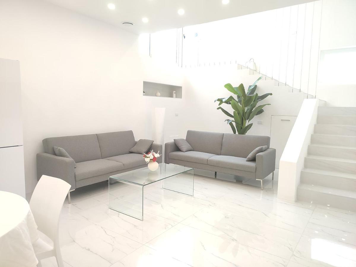 Elegant Basement Suite Орозеи Экстерьер фото